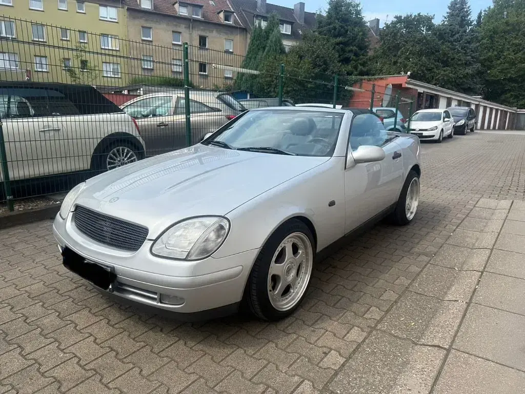 Gebraucht Mercedes SLK230 193 PS (141 kW) 1999 Silber Cabrio