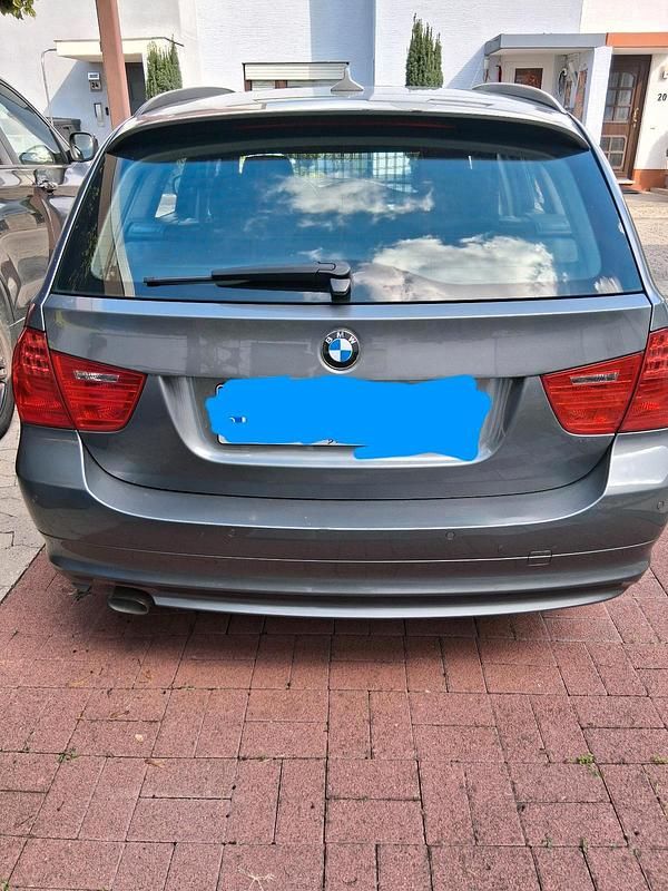 Gebraucht BMW 318 143 PS (105 kW) 2012 Grau Kombi