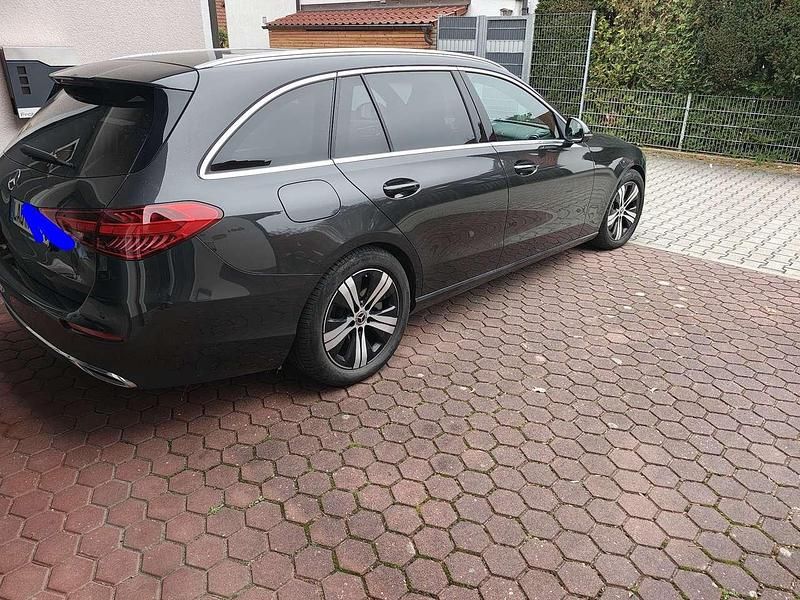Gebraucht Mercedes C200 Avantgarde 163 PS (119 kW) 2024 Grau Kombi
