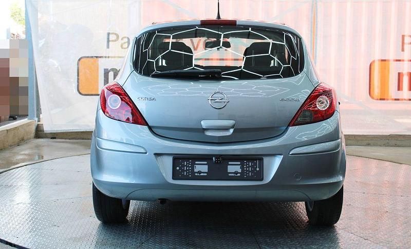 Gebraucht Opel Corsa 86 PS (63 kW) 2012 Silber Kleinwagen