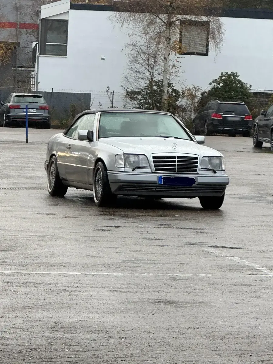 Gebraucht Mercedes E220 150 PS (110 kW) 1994 Silber Cabrio