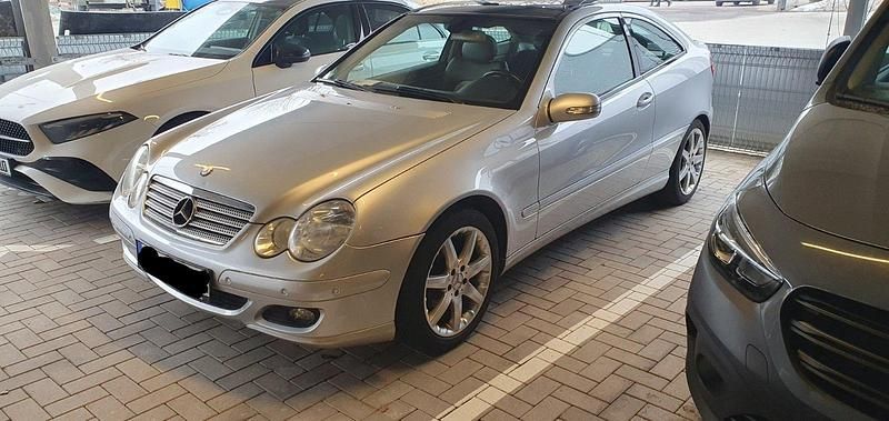 Silber Gebraucht 2004 Mercedes C180 Coupé | 3.499 € (Fairer Preis) - Bild 1/4