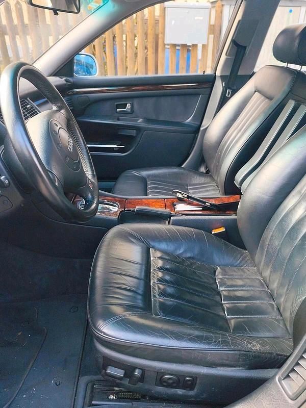 Second-hand Audi A8 300 CP (220 kW) 1995 Argintiu Berlinǎ