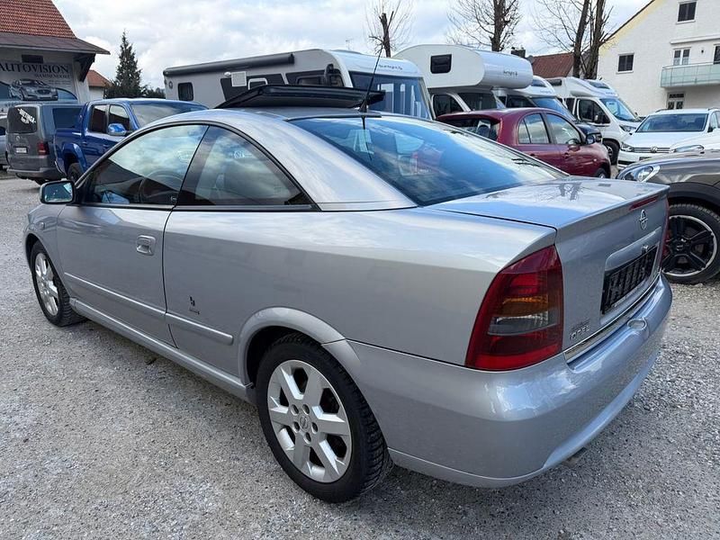 Second-hand Opel Astra 147 CP (108 kW) 2000 Argintiu Coupe