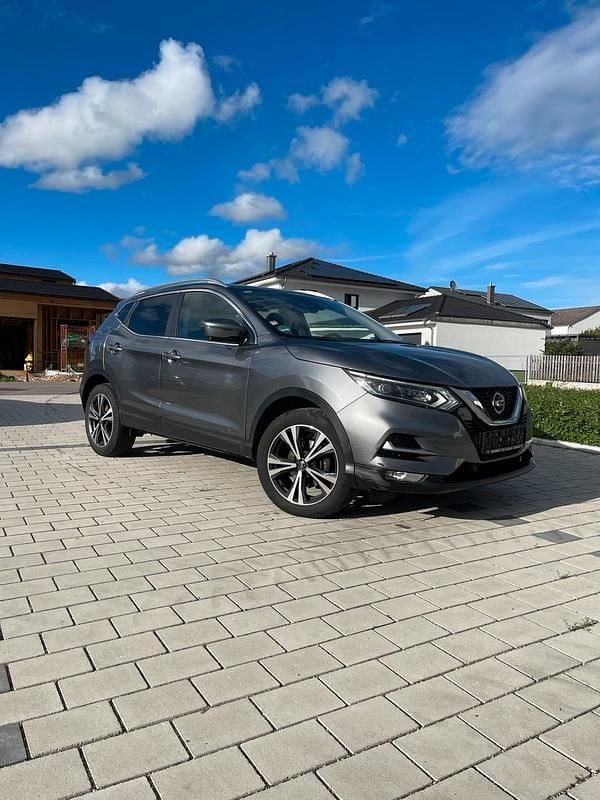 Grau Gebraucht 2019 Nissan Qashqai 360º SUV | 16.700 € (Guter Preis) - Bild 1/4