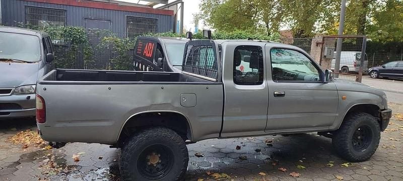 Gebraucht Toyota HiLux 102 PS (75 kW) 2005 Silber Abholung