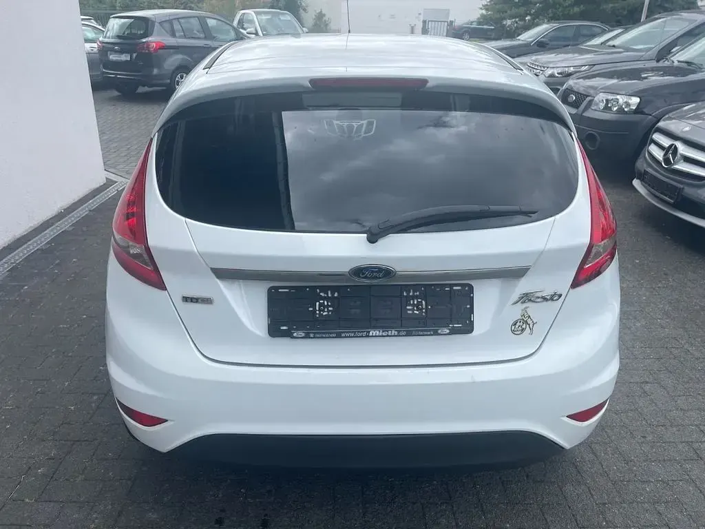 Gebraucht Ford Fiesta Titanium 95 PS (69 kW) 2011 Weiß Limousine