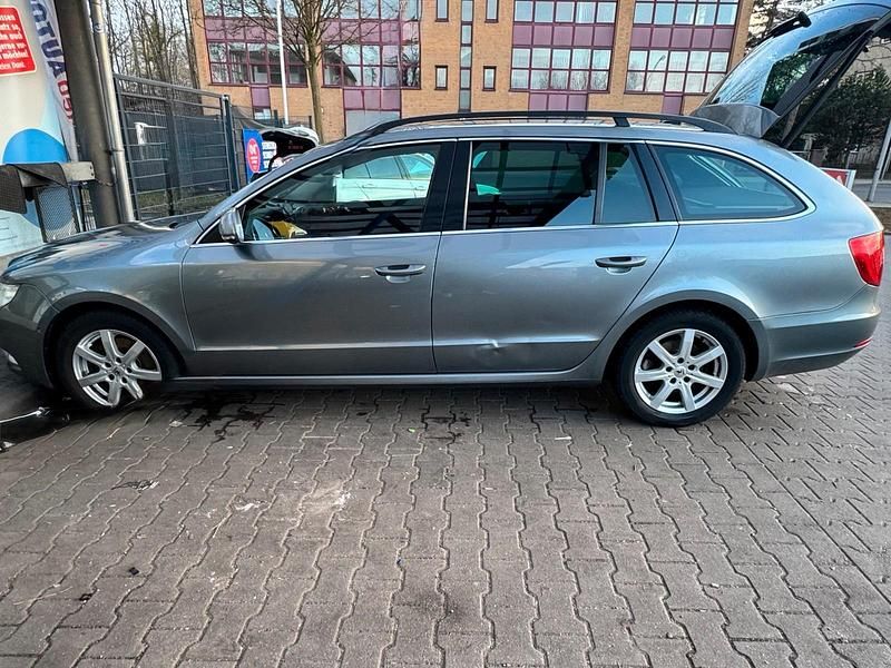Gebraucht Skoda Superb 170 PS (125 kW) 2013 Andere farben Kombi