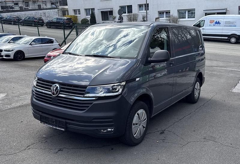Gebraucht VW Transporter 150 PS (110 kW) 2023 Grau Van