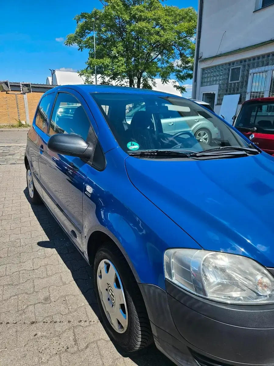 Gebraucht VW Fox 60 PS (44 kW) 2011 Blau Kleinwagen