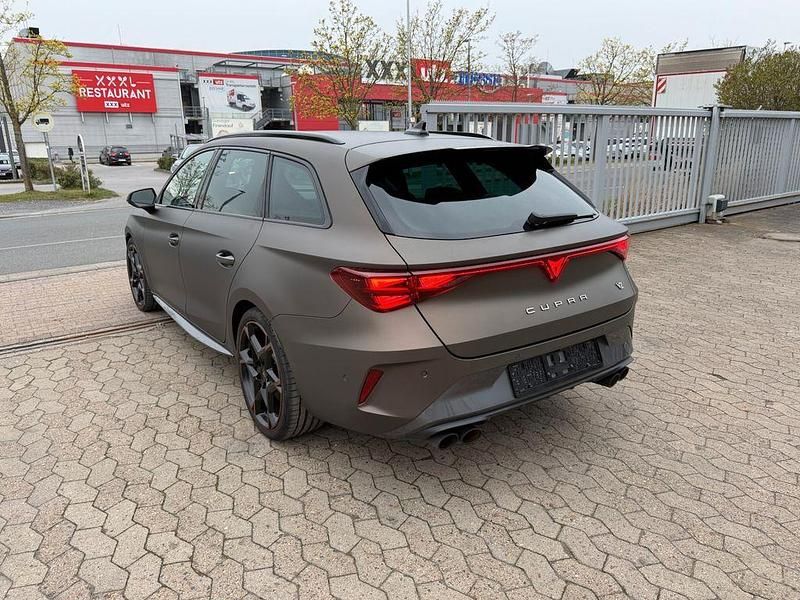 Gebraucht Cupra Leon VZ 333 PS (244 kW) 2025 Braun Limousine