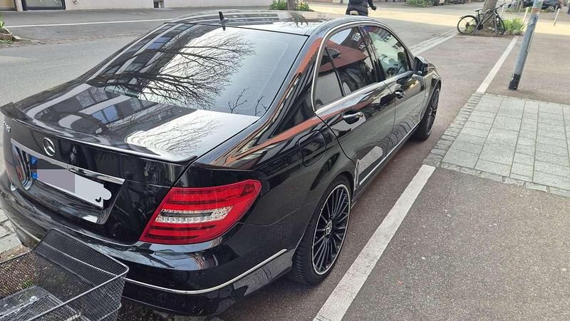 Gebraucht Mercedes C250 204 PS (150 kW) 2011 Schwarz Limousine