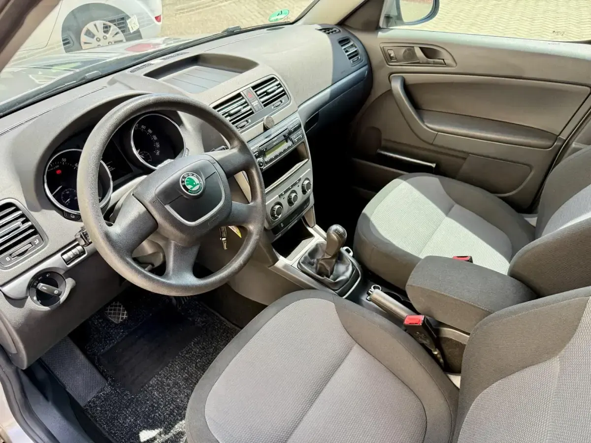 Używany Skoda Yeti 105 KM (77 kW) 2012 Szary SUV