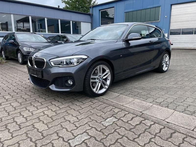 Grau Gebraucht 2015 BMW 120 M Sport Kleinwagen | 14.950 € (Guter Preis) - Bild 1/4