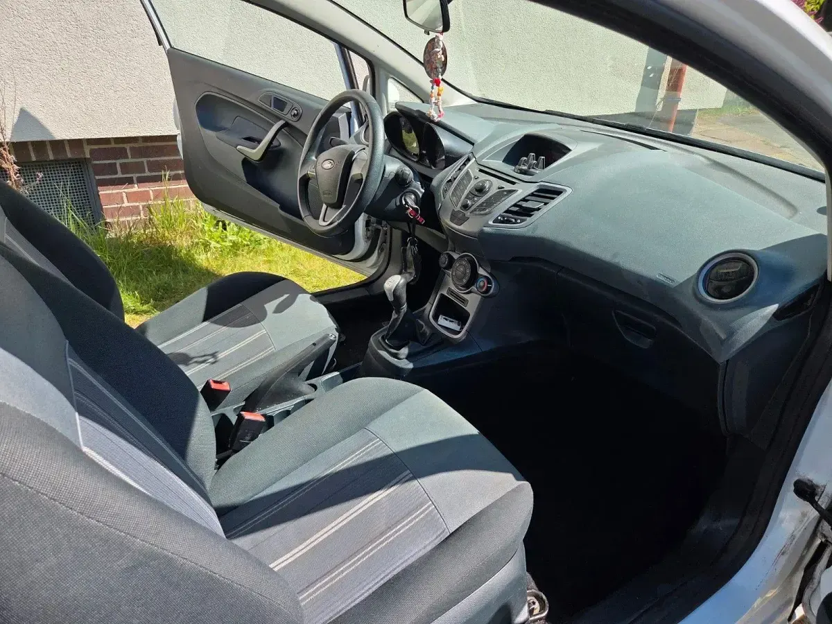 Gebraucht Ford Fiesta 97 PS (71 kW) 2009 Weiß Limousine