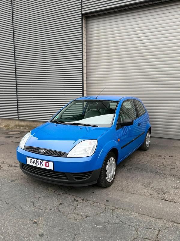 Blau Gebraucht 2003 Ford Fiesta Ambiente Kleinwagen | 2.500 € (Fairer Preis) - Bild 1/4
