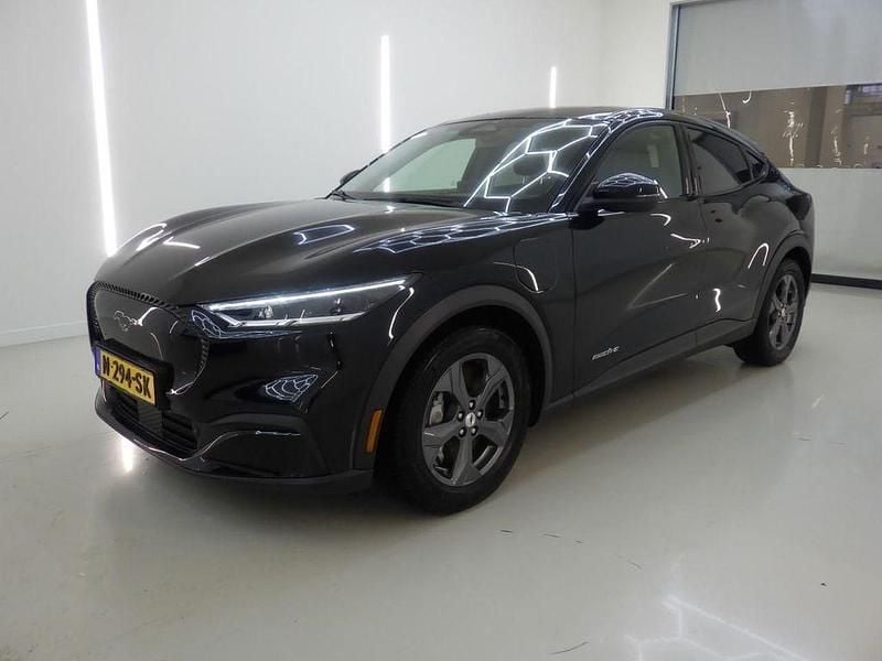 Schwarz Gebraucht 2021 Ford Mustang Mach-E SUV | 23.900 € (Superpreis) - Bild 1/4