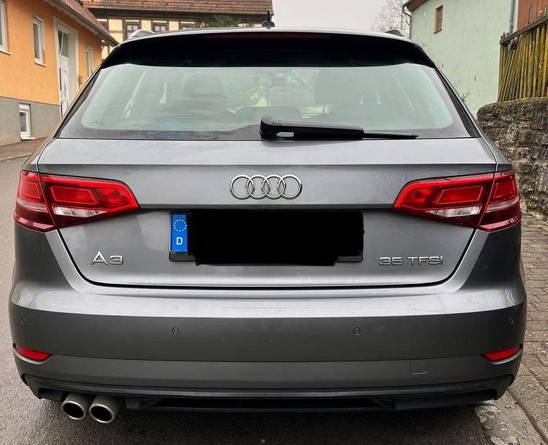 Gebraucht Audi A3 Ambiente 150 PS (110 kW) 2019 Grau Limousine