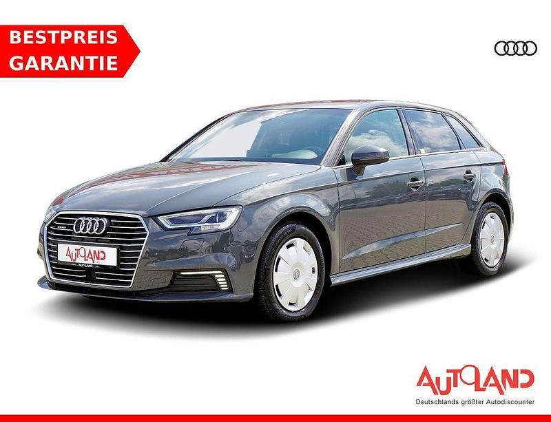 Grau Gebraucht 2020 Audi A3 Sportback e-tron Comfort Limousine | 21.950 € (Fairer Preis) - Bild 1/4