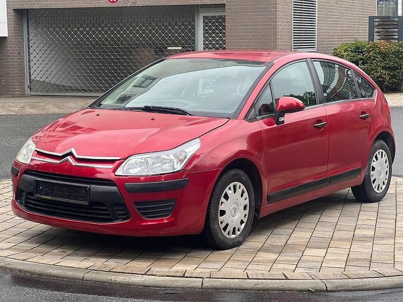 Rot Gebraucht 2009 Citroën C4 Limousine | 2.750 € (Etwas zu teuer) - Bild 1/4