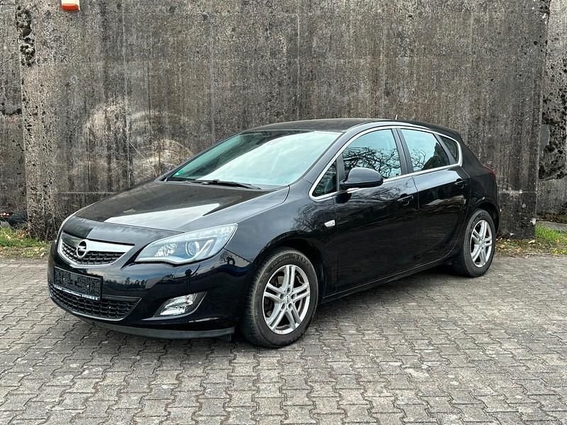 Gebraucht Opel Astra 140 PS (102 kW) 2010 Schwarz Limousine