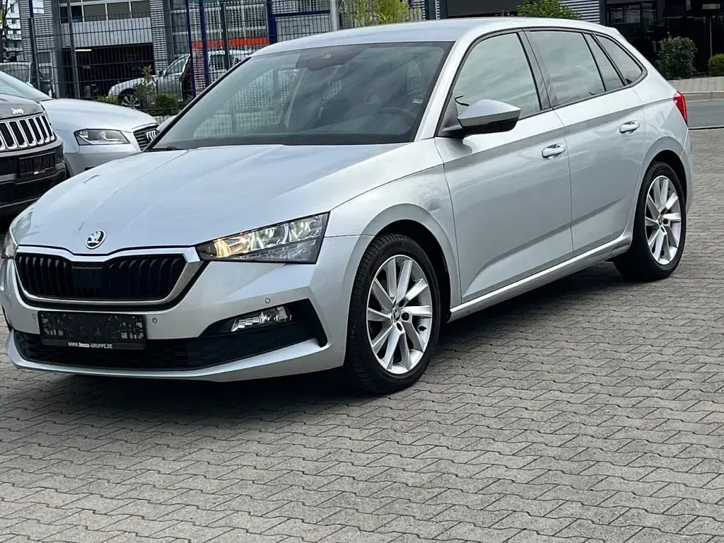 Gebraucht Skoda Scala Style 116 PS (85 kW) 2020 Stribrna brilliant/ brilliants Kleinwagen