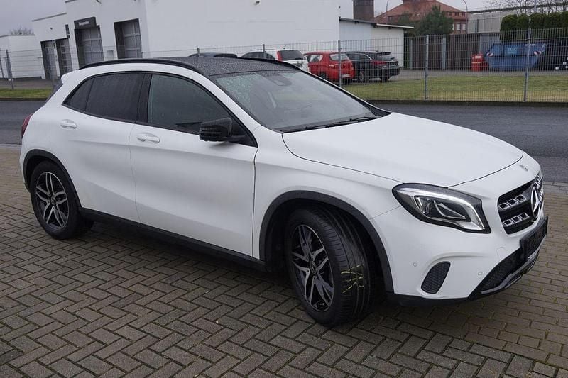 Gebraucht Mercedes GLA180 122 PS (89 kW) 2018 Weiß SUV