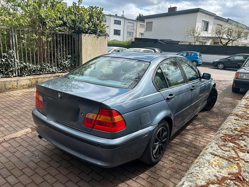 Gebraucht BMW 318 143 PS (105 kW) 2002 Blau Limousine
