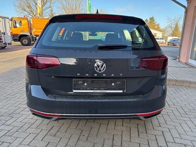 Gebraucht VW Passat Elegance 190 PS (139 kW) 2019 Grau Kombi