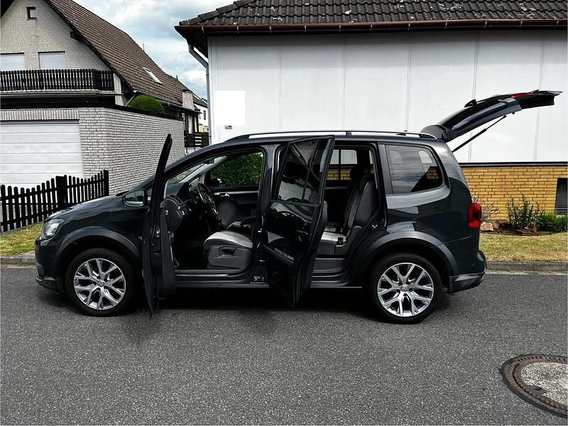 Gebraucht VW Touran Cross 140 PS (102 kW) 2014 Grau Van / Kleinbus