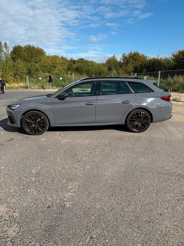 Grau Gebraucht 2020 Cupra Leon VZ Kombi | 25.400 € (Etwas zu teuer) - Bild 1/4