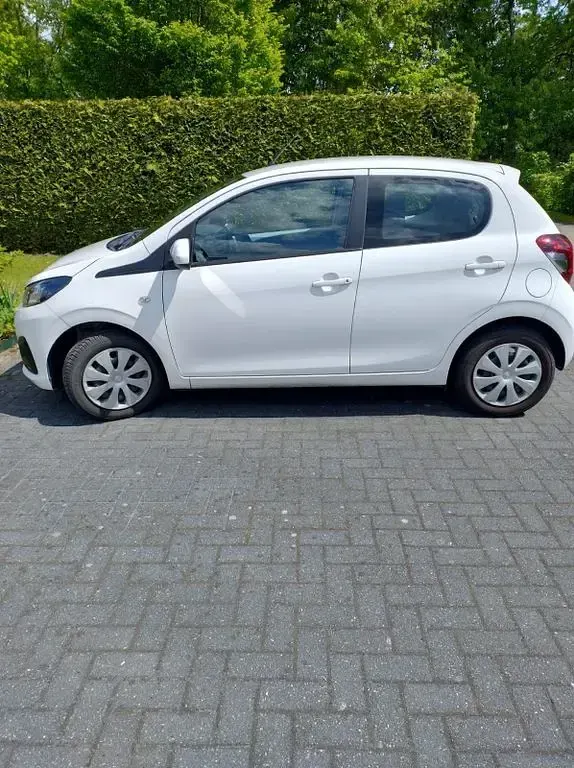 Gebraucht Peugeot 108 Active 72 PS (52 kW) 2021 Weiß Limousine
