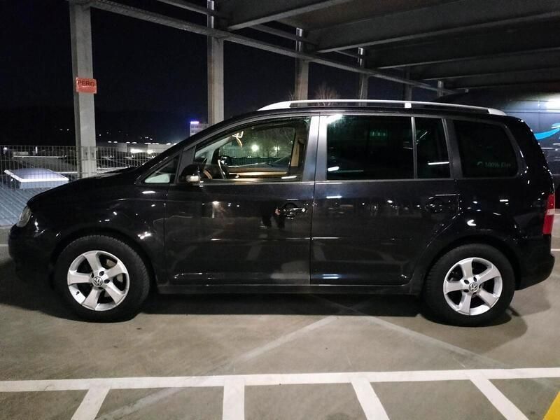 Schwarz Gebraucht 2006 VW Touran Van / Kleinbus | 1.900 € - Bild 1/4