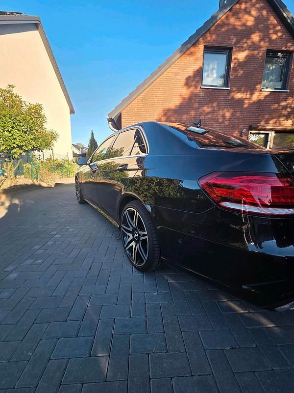 Gebraucht Mercedes E350 258 PS (189 kW) 2015 Schwarz Limousine