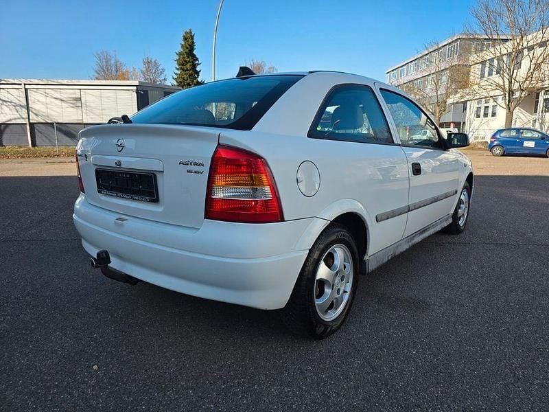 Gebraucht Opel Astra Edition 101 PS (74 kW) 1999 Weiß Limousine