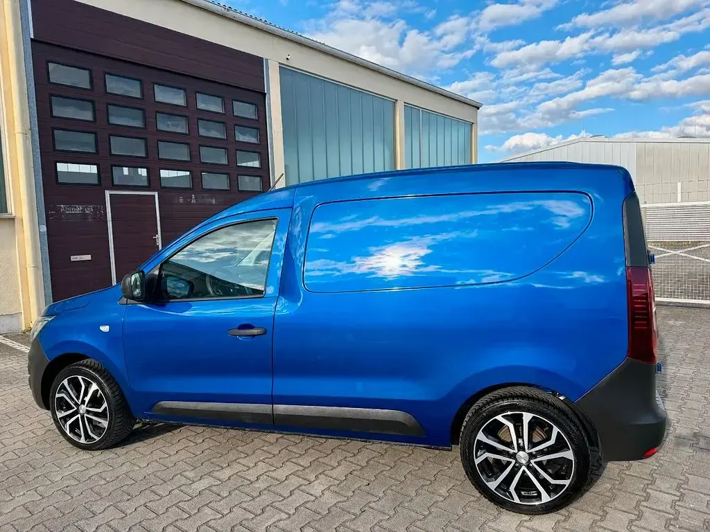 Używany Renault Express 95 KM (69 kW) 2022 Niebieski Minivan