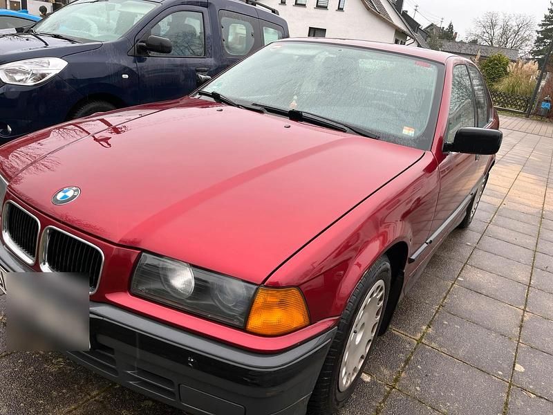 Gebraucht BMW 316 99 PS (72 kW) 1991 Rot Limousine