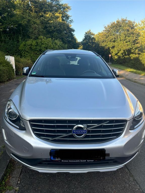 Silber Gebraucht 2016 Volvo XC60 Momentum SUV | 17.500 € (Fairer Preis) - Bild 1/4