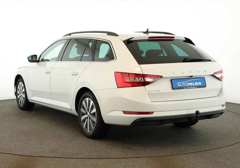Gebraucht Skoda Superb Ambition 200 PS (147 kW) 2022 Moon white perleffekt Kombi