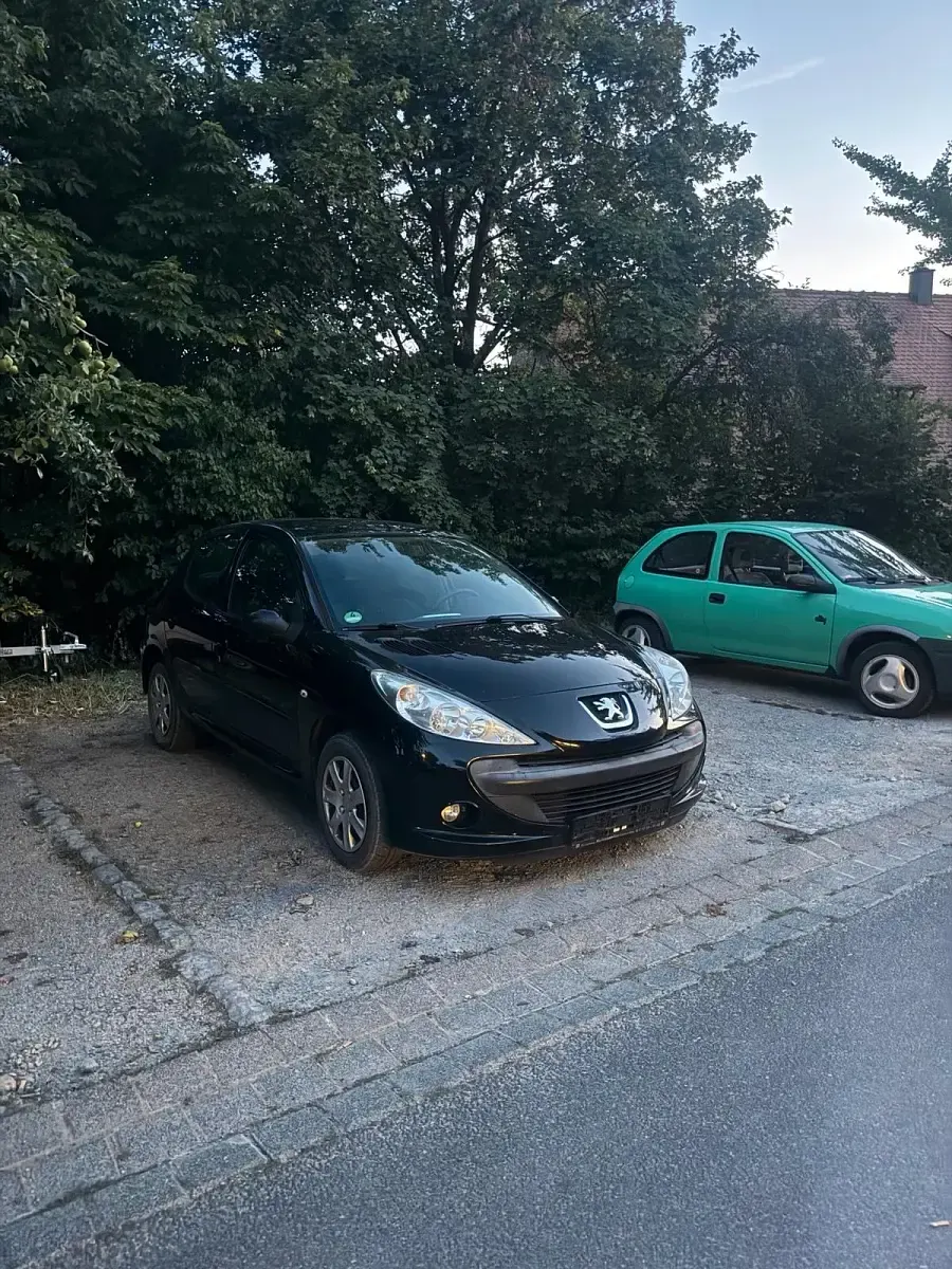 Gebraucht Peugeot 206+ 75 PS (55 kW) 2009 Schwarz Kleinwagen