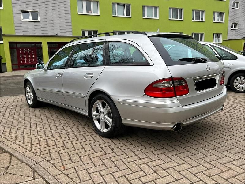 Gebraucht Mercedes E320 Avantgarde 224 PS (164 kW) 2008 Silber Kombi