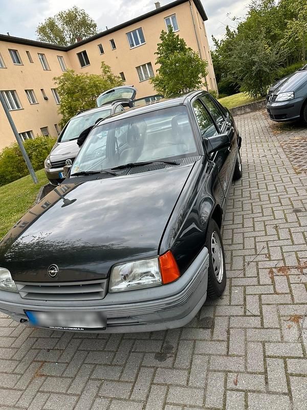 Schwarz Gebraucht 1990 Opel Kadett Limousine | 3.600 € - Bild 1/4