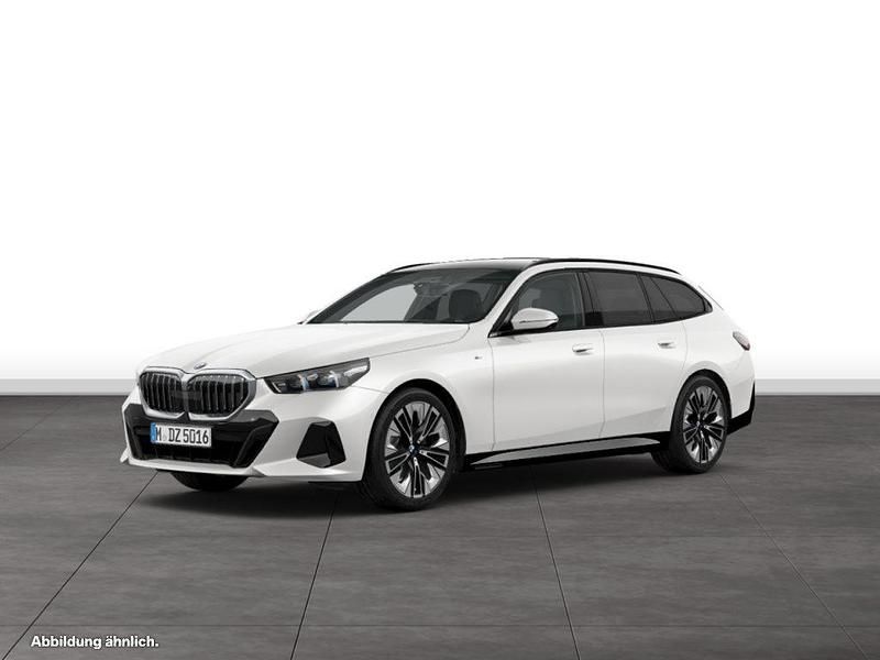 Weiß Gebraucht 2024 BMW 520 Kombi | 56.740 € (Fairer Preis) - Bild 1/2