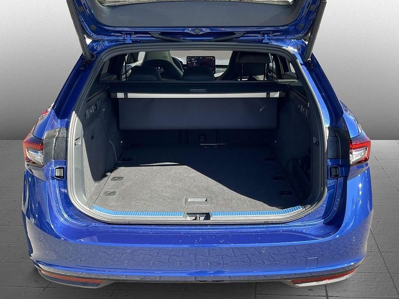Gebraucht Skoda Superb SportLine 193 PS (141 kW) 2026 Atlantikblau metallic Kombi