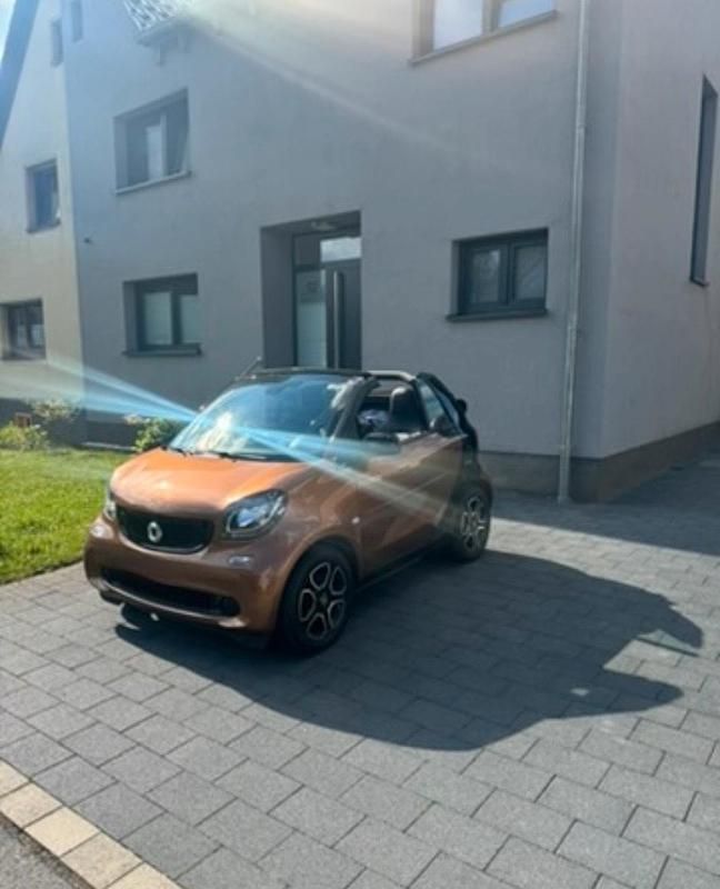 Braun Gebraucht 2016 Smart ForTwo Cabrio Cabrio | 12.500 € (Teuer) - Bild 1/4