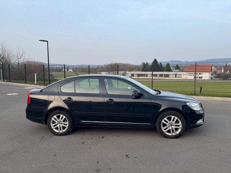 Gebraucht Skoda Octavia 122 PS (89 kW) 2011 Schwarz Limousine