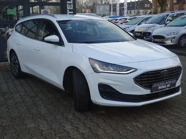 Gebraucht Ford Focus Titanium 125 PS (91 kW) 2023 Weiß Limousine