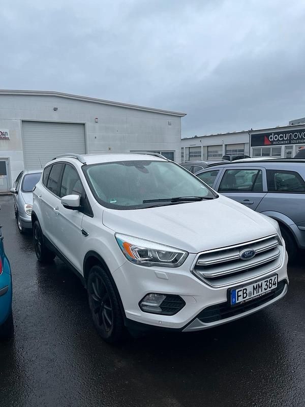 Gebraucht Ford Kuga 150 PS (110 kW) 2017 Weiß SUV