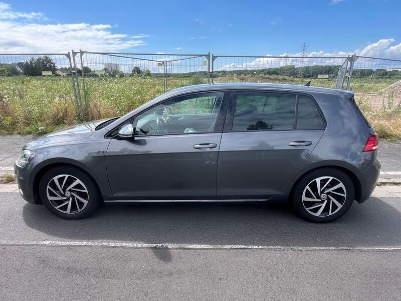 Grau Gebraucht 2019 VW Golf VII Join Limousine | 14.200 € (Guter Preis) - Bild 1/4