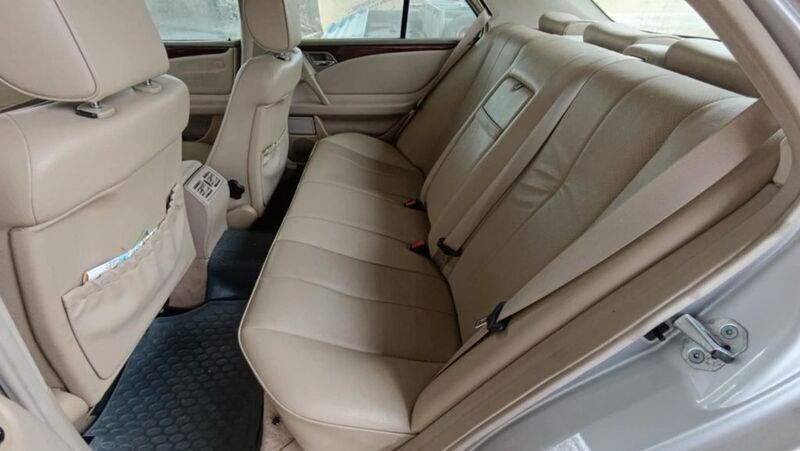 Silber Gebraucht 1999 Mercedes E300 Limousine | 6.500 € (Fairer Preis) - Bild 1/4